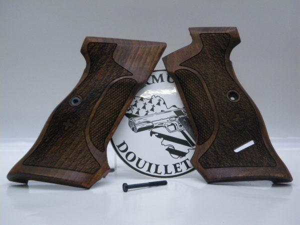 Plaquettes bois quadrillées+texturées+croix Suisse pistolet SIG P210 avec grenadière