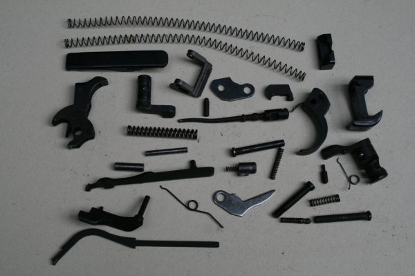 Lot de pièces d'occasion pour pistolet Walther P38 cal 22LR