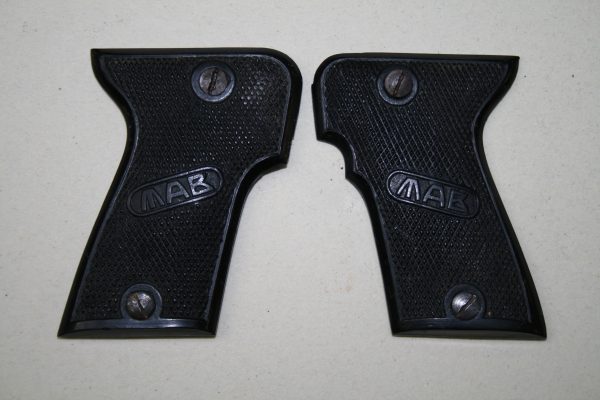 Plaquettes d'occasion pour pistolet MAB modèle C