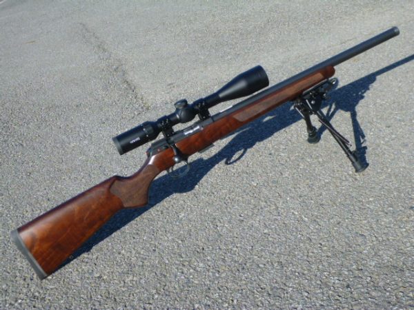Kit CZ 457 Varmint BOIS+ Hawke 4-16x44 + bi pied+ mallette