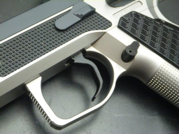 Pistolet PHOENIX Drake Production - SA/DA - Optic Trijicon SRO - Cal 9x19 – Image 4