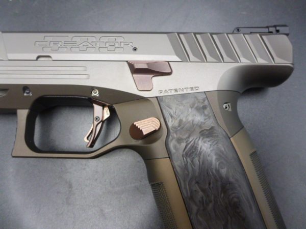 Pistolet LAUGO Arms ALIEN CREATOR  USA 500 Full Kit "  limited édition" N°132/500 – Image 9