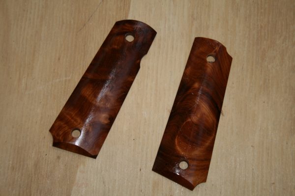Plaquettes bois luxe lisse pour pistolet type Colt 1911 (005)