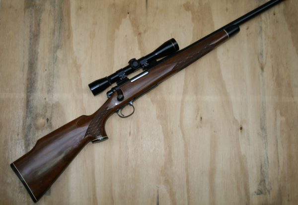 Remington 700 canon lourd crosse bois calibre 7-08 avec lunette Leupold (occasion)
