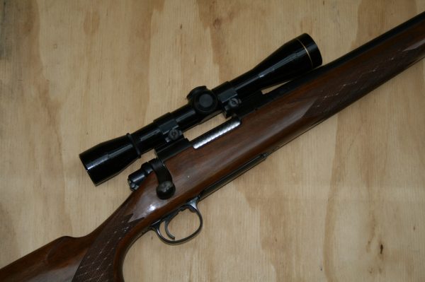 Remington 700 canon lourd crosse bois calibre 7-08 avec lunette Leupold (occasion) – Image 2