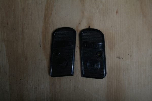 Plaquettes pour pistolet Unique R17
