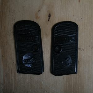 Plaquettes pour pistolet Unique R17