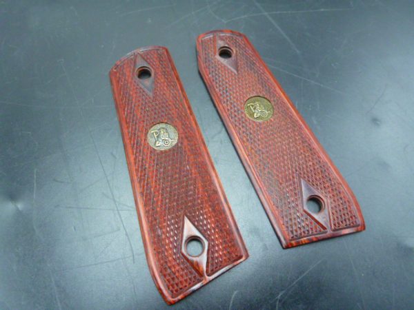 Plaquettes  pour Ruger 22/45 checker Rosewood