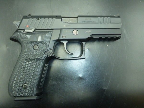 Pistolet REX ZERO 1 cal 9x19 (occasion) – Image 2